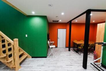 هتل Yuzawa Onsen Lodge 1min To Lift House