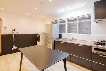 هتل Yuzawa Onsen Lodge 1min To Lift House