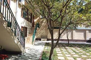 Injir Hostel