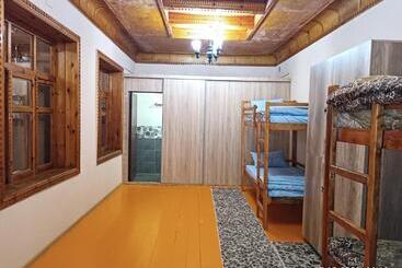 Injir Hostel