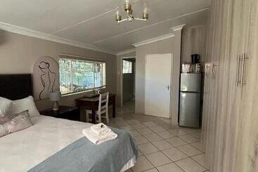 پانسیون 9 Wena Ave Guesthouse