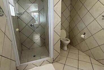 پانسیون 9 Wena Ave Guesthouse
