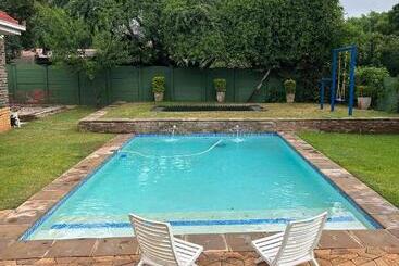 پانسیون 9 Wena Ave Guesthouse