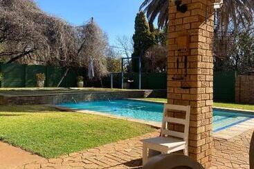 پانسیون 9 Wena Ave Guesthouse