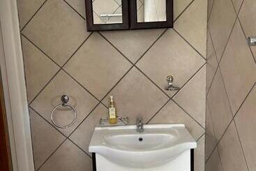 پانسیون 9 Wena Ave Guesthouse