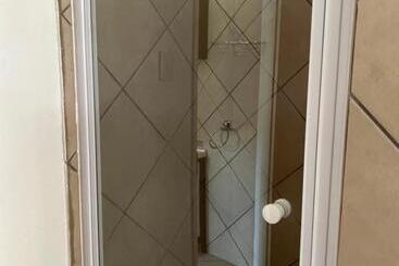 پانسیون 9 Wena Ave Guesthouse
