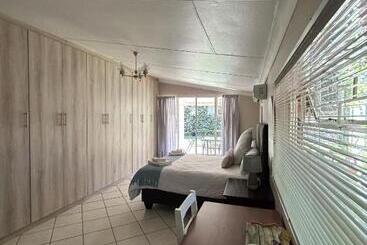 پانسیون 9 Wena Ave Guesthouse