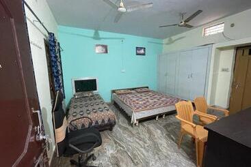 بنسيون Garg Complex Guesthouse