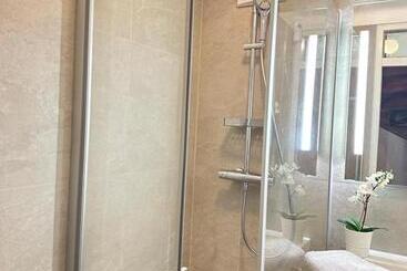 پانسیون Green Paradise & Cozy Retreat Salzburg With Free Parking