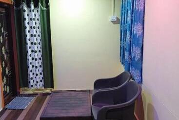 پانسیون Savitri Guest House