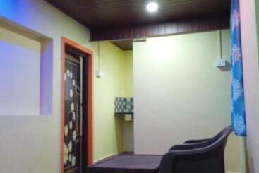 پانسیون Savitri Guest House