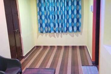 پانسیون Savitri Guest House