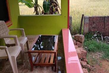 پانسیون Savitri Guest House