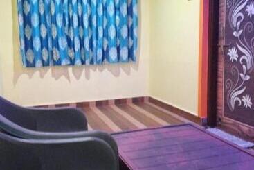 پانسیون Savitri Guest House