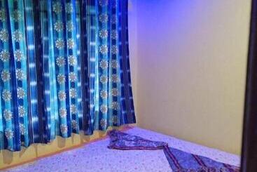 پانسیون Savitri Guest House