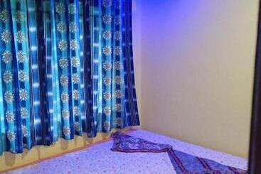 پانسیون Savitri Guest House