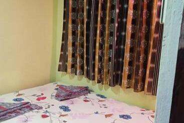 پانسیون Savitri Guest House
