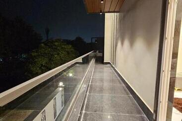 The Lodgers Boutique Hotel Near India Expo Centre & Mart Greater Noida