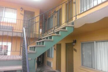 Heritage House Motel