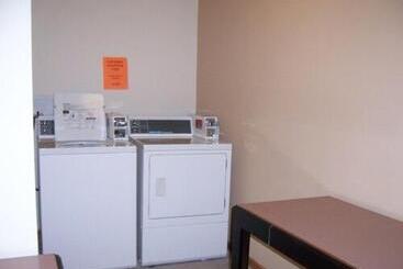 هتل Amber S Inn & Suites