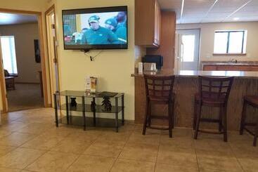 هتل Amber S Inn & Suites