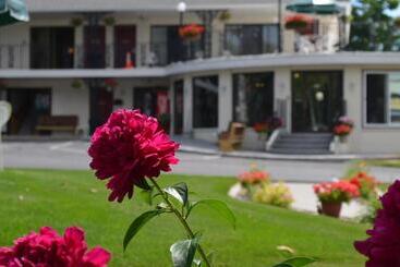 هتل Amber S Inn & Suites