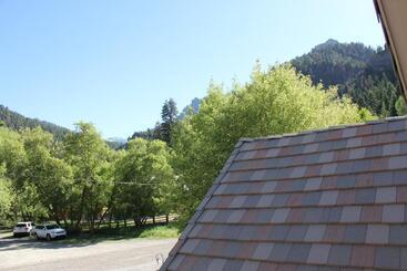 هتل Black Bear Manor