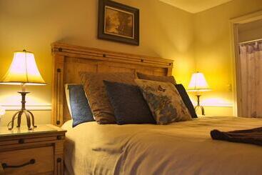 هتل Black Bear Manor