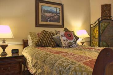 هتل Black Bear Manor