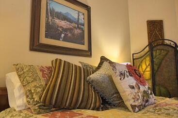 هتل Black Bear Manor