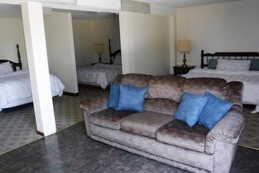 هتل Colonial Mountain Inn