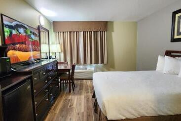 هتل Crest Trail Lodge