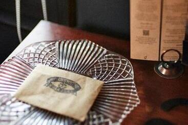 هتل Crew S Quarters Boarding House   Caters To Men