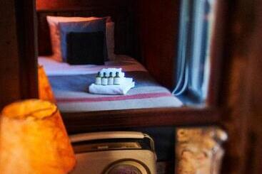 هتل Crew S Quarters Boarding House   Caters To Men