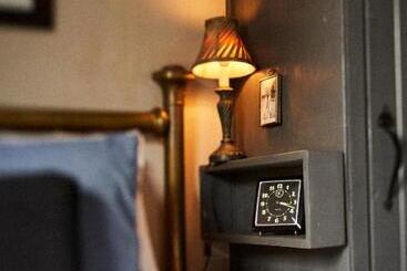 Hôtel Crew S Quarters Boarding House Caters To Men
