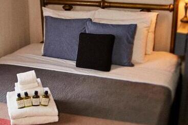 هتل Crew S Quarters Boarding House   Caters To Men