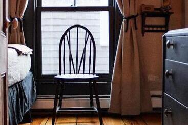 هتل Crew S Quarters Boarding House   Caters To Men
