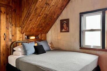 هتل Crew S Quarters Boarding House   Caters To Men