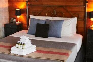 هتل Crew S Quarters Boarding House   Caters To Men