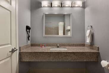 هتل Days Inn By Wyndham Odessa