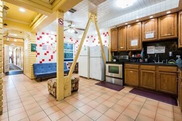 هتل European Hostel