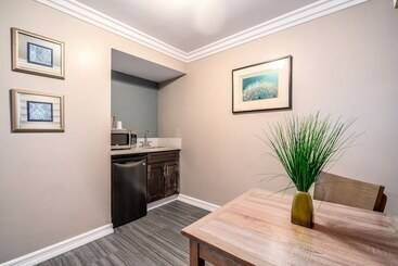 هتل Friendly Hills Inn