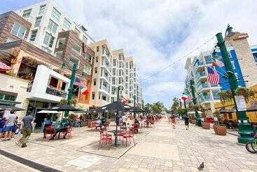 هتل International Travelers House Adventure Hostel
