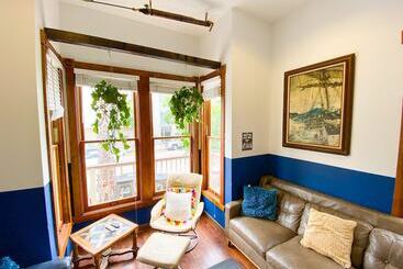 هتل International Travelers House Adventure Hostel
