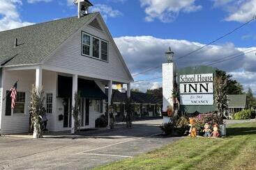 هتل School House Inn