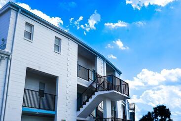 هتل Seahorse Oceanfront Inn