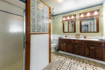 هتل Secret Garden Bed And Breakfast