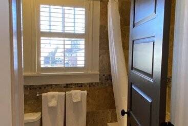 هتل Showers Inn