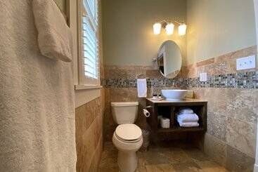 هتل Showers Inn