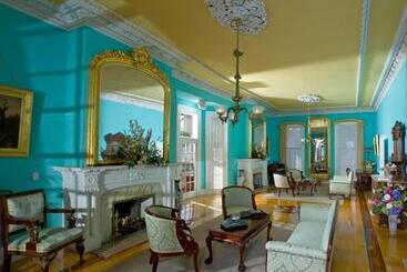 هتل Southern Mansion